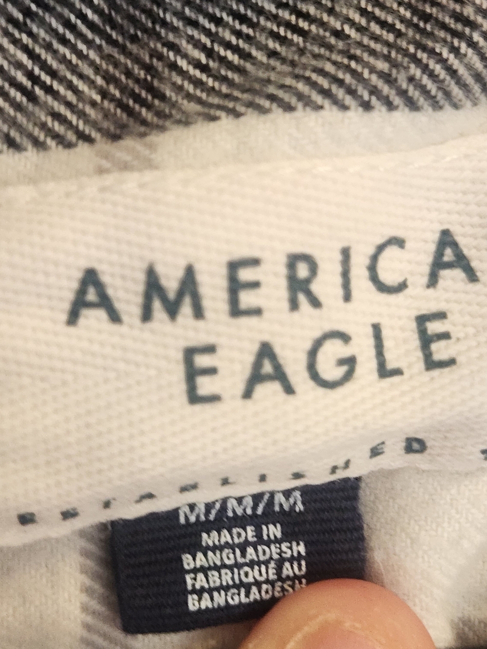 American Eagle Outfitters Black and White Plaid Button-Down Shirt M Euc - Picture 2 of 4